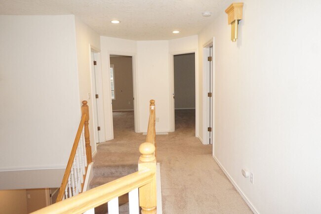 Building Photo - NW Portland Forest Heights Beauty. Flat backyard!