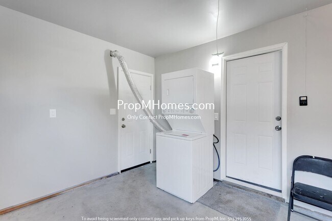 Building Photo - Fully Updated Three Bedroom Home in SE!