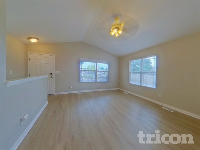 Building Photo - 4200 Laurel Dr