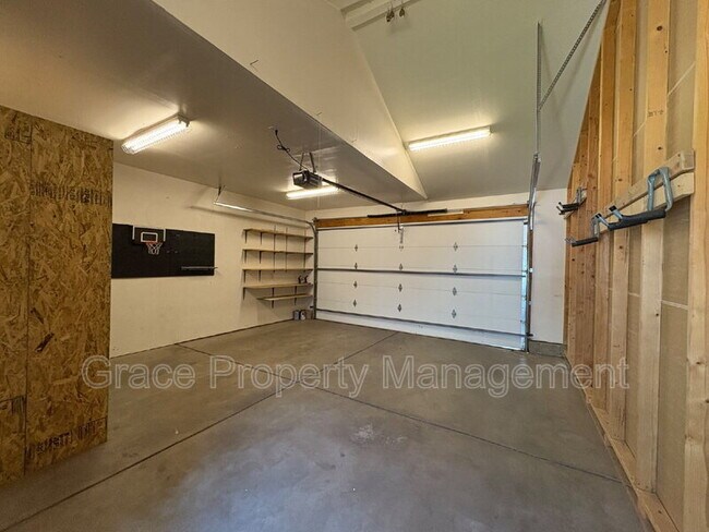 Building Photo - 352 Galapago St