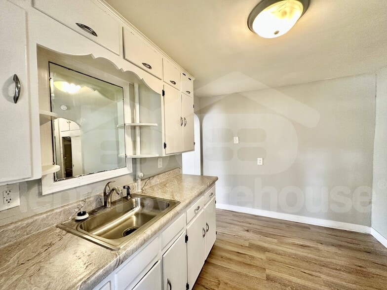 Building Photo - 1210 1/2 West Street