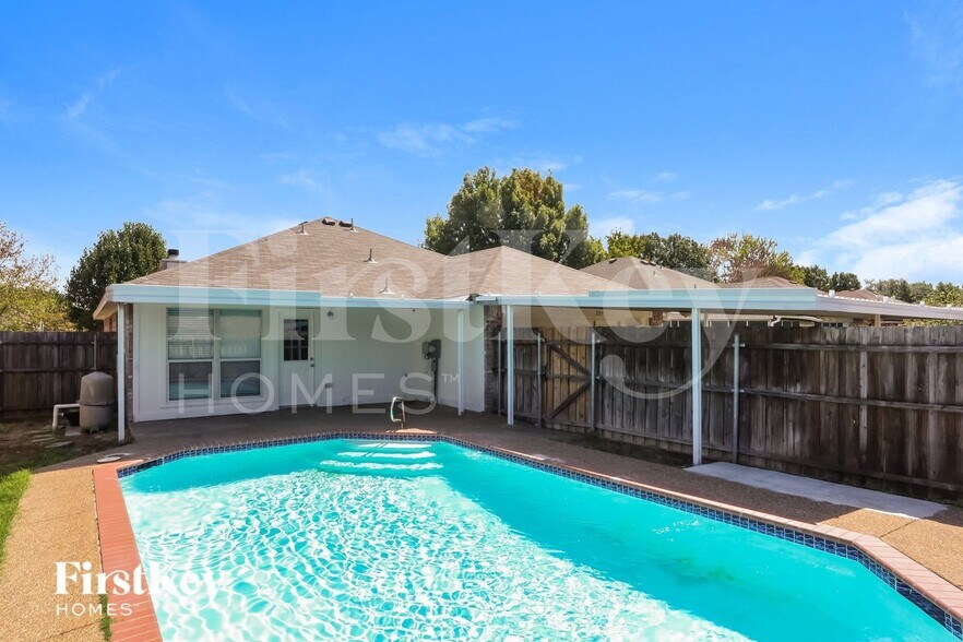 Building Photo - 2505 Hidden Springs Dr