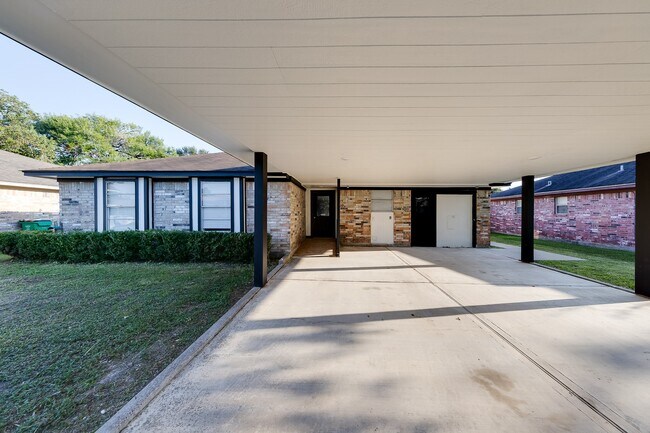 Primary Photo - 713 Northbend Dr