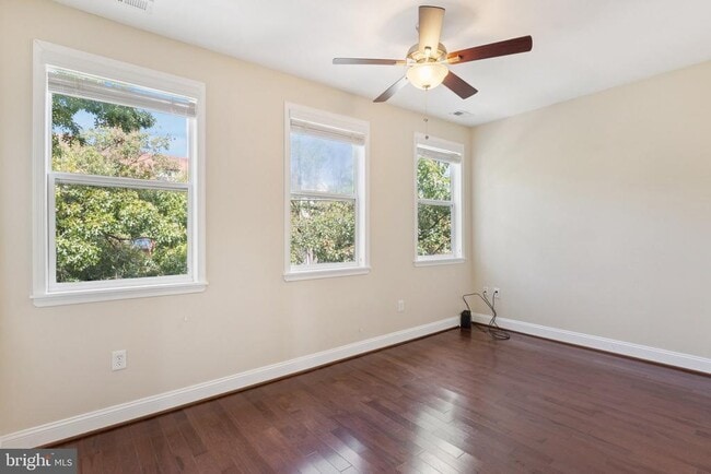 Building Photo - 908 Longfellow St NW