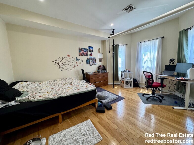 Building Photo - 22 Elmore St