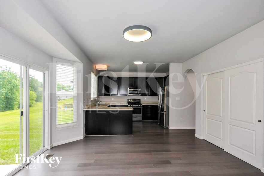 Building Photo - 246 Lonepine Dr