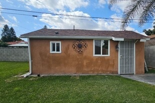 Building Photo - 13939 Facade Ave