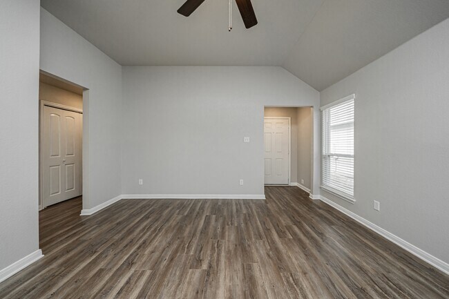 Building Photo - 8311 Stonehollow