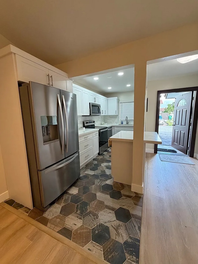 Building Photo - 4670 SW 143rd Ave