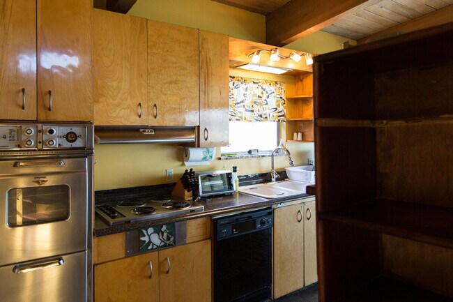 Building Photo - 4905 SW Othello St