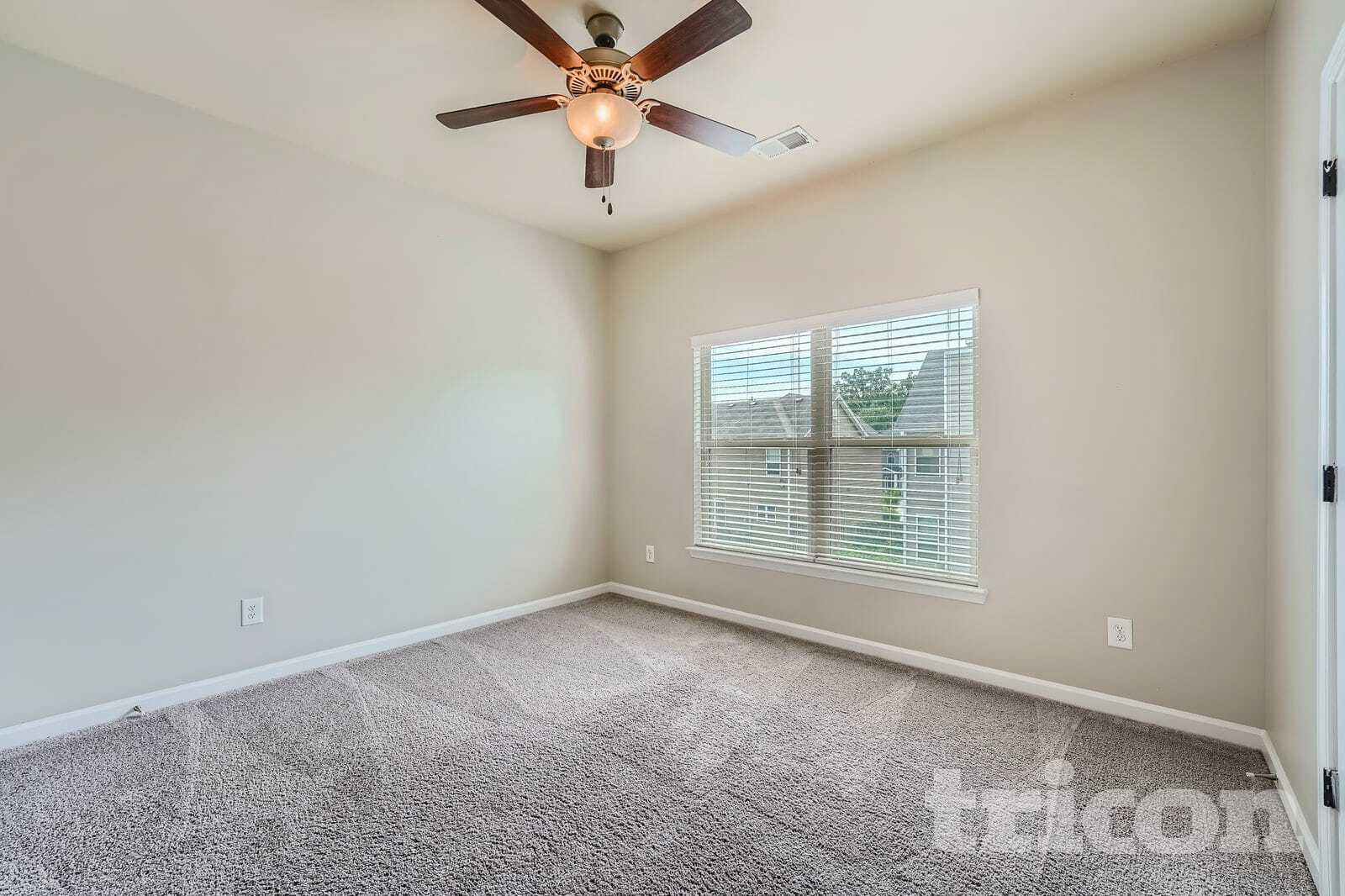 Building Photo - 744 Effendi Pl