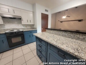 Building Photo - 1210 Hillcrest Dr