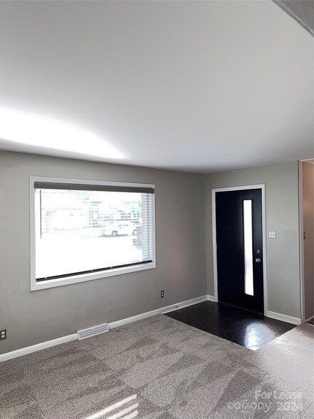 Building Photo - 2052 Syracuse Dr