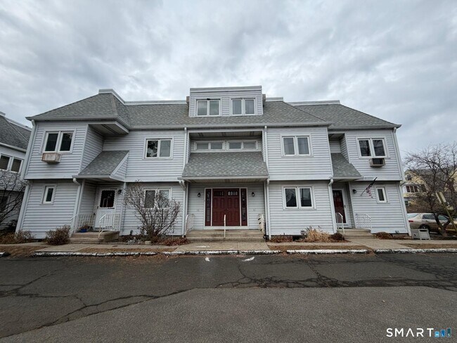 Building Photo - 678 Savin Ave