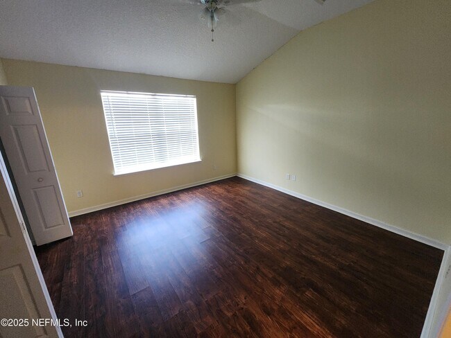 Building Photo - 490 Hopewell Dr