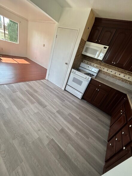 Kitchen vinyl flooring - 1156 N Chicago St