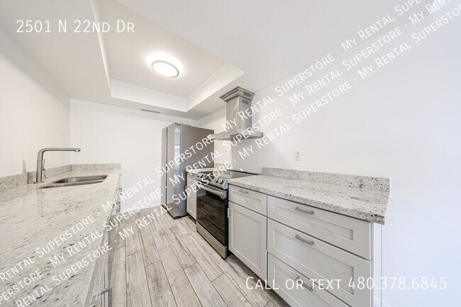 Building Photo - 2501 N 22nd Dr