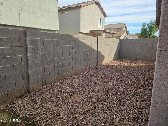 Building Photo - 842 E Impreria St