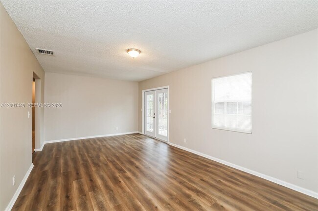 Building Photo - 3637 Ave Montresor