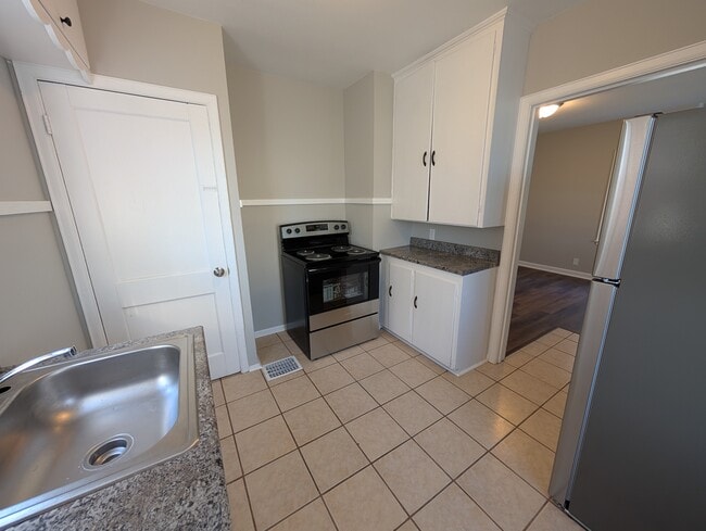 Building Photo - 2077 SW Lane St