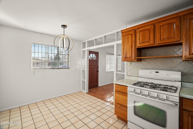 Building Photo - 255 Francis St