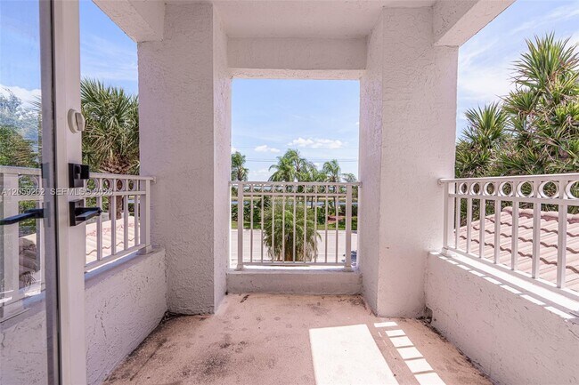 Building Photo - 15699 SW 54th Ct