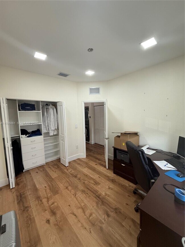 Building Photo - 11128 W 32nd Ln