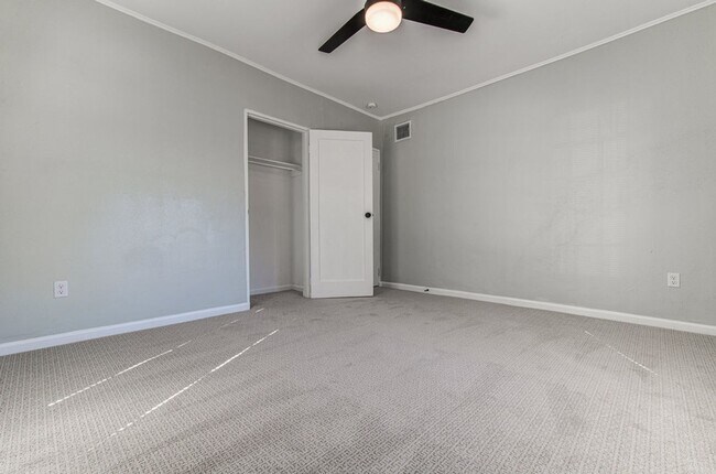Building Photo - 3904 Maplewood Ave