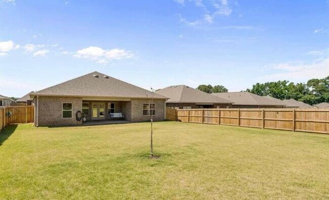 Backyard - 109 Fellington Ct