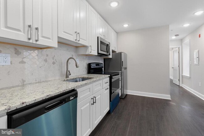 Building Photo - 624 N 35th St