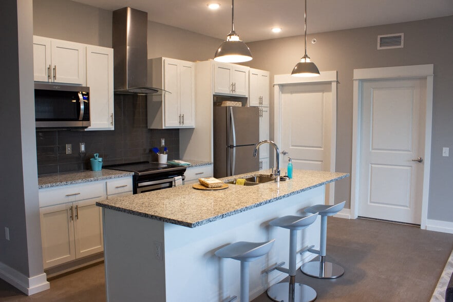 Building Photo - Heritage Place Apartments