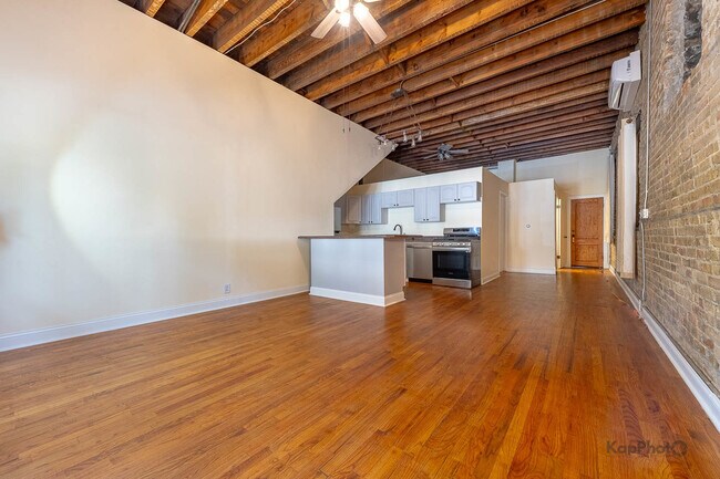Building Photo - 2955 N Spaulding Ave
