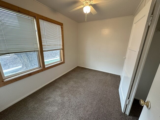 Building Photo - SV T 3040