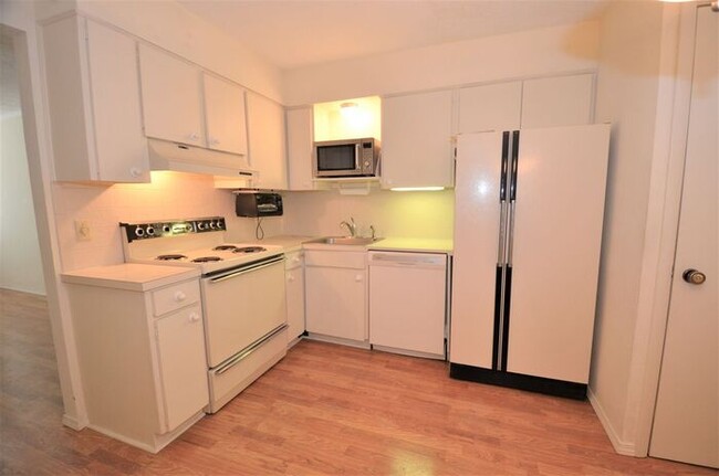 Building Photo - Tara Condos 2 Bed 1 Bath Apt NW 63rd & May...