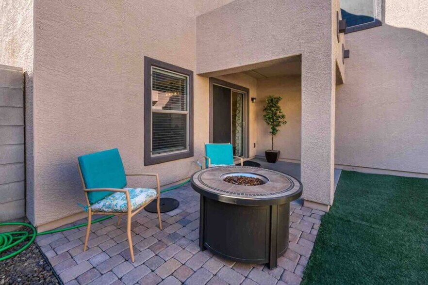 Building Photo - 10948 W Elm St