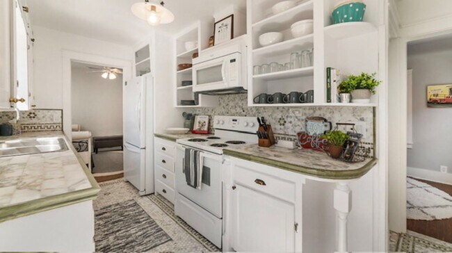 Building Photo - Remodeled and Furnished