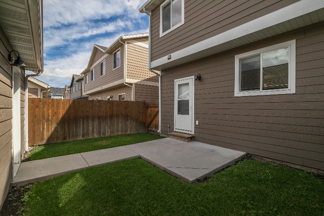 Building Photo - 979 Twin Lakes Ave