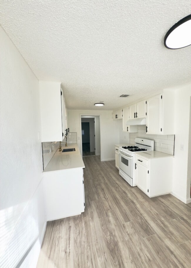 Building Photo - 8613 S Independence Ave