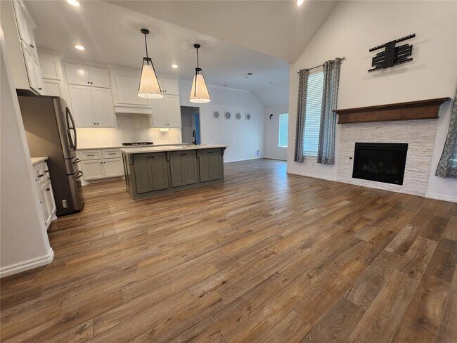 Building Photo - 16013 Dahlia Rd
