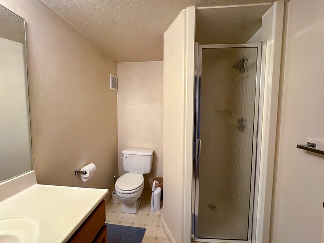 Building Photo - 582 N 500 E
