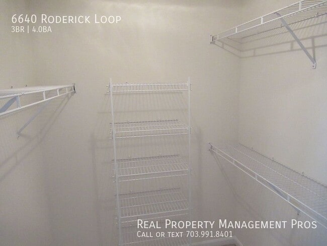 Building Photo - 6640 Roderick Loop