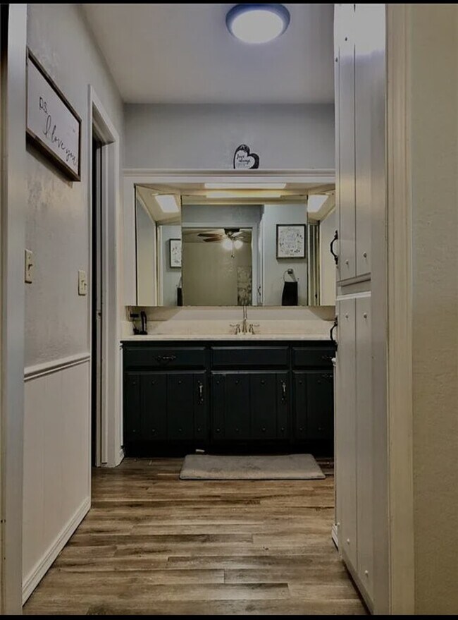 Building Photo - 2112 Bentham Pl