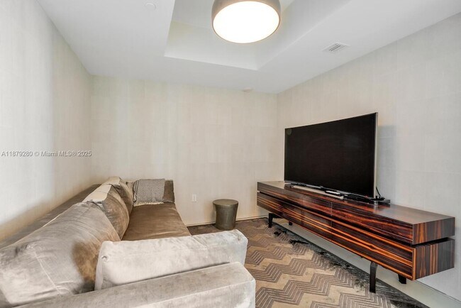 Building Photo - 495 Brickell Ave