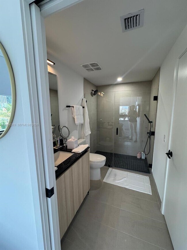 Building Photo - 225 N Miami Ave