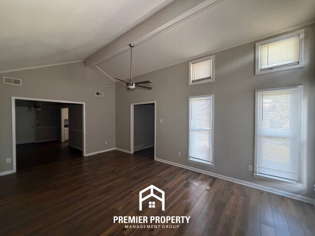 Building Photo - Charming 3BR/2BA Bartlett Area Home | Vaulted Ceilings, Fireplace & Stainless Steel Stove