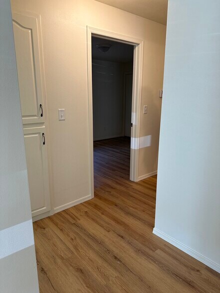 Building Photo - N424 Kilsdonk Ct