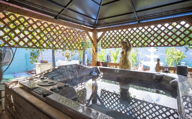 Building Photo - Fully Furnished Luxury Home with Solar