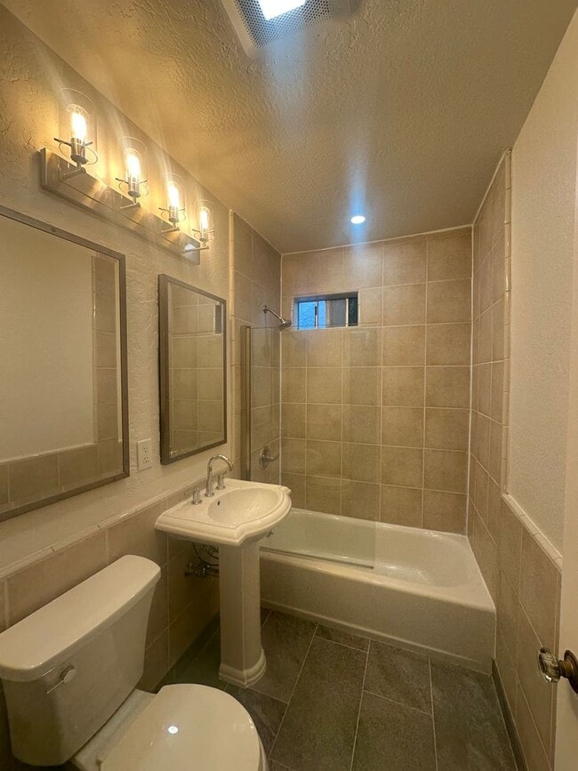 Building Photo - 413-413-413-412 Montgomery St