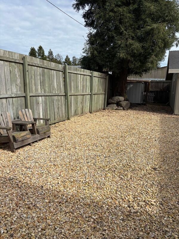 Building Photo - 111 Connely Ln