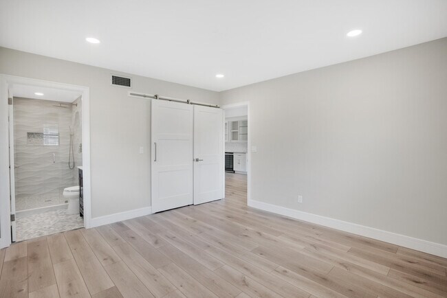 Building Photo - 18081 SE Country Club Dr